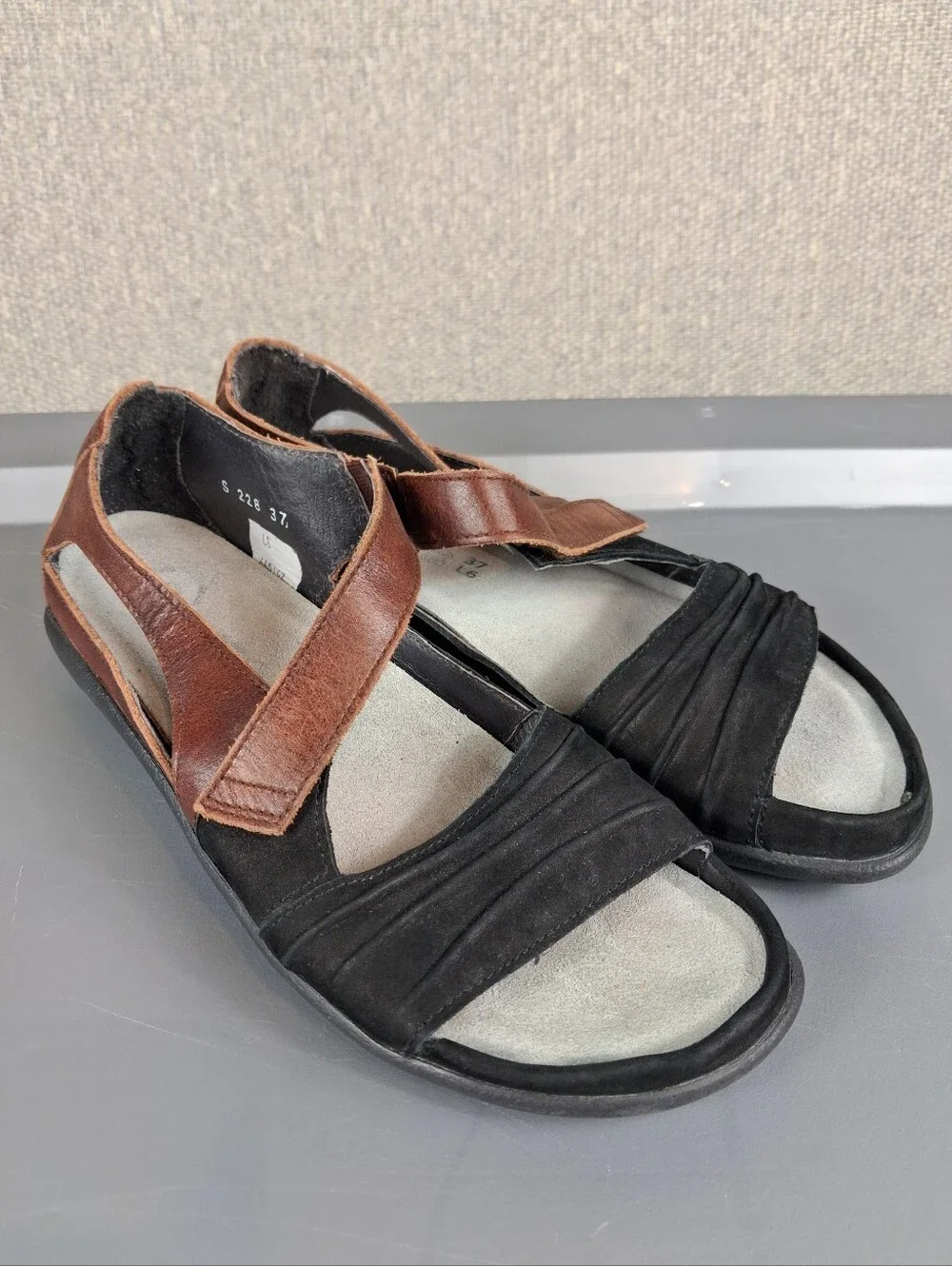 NAOT Papaki Comfort Sandals Womens 37 US 6 6.5 Black Cinnamon Leather Koru